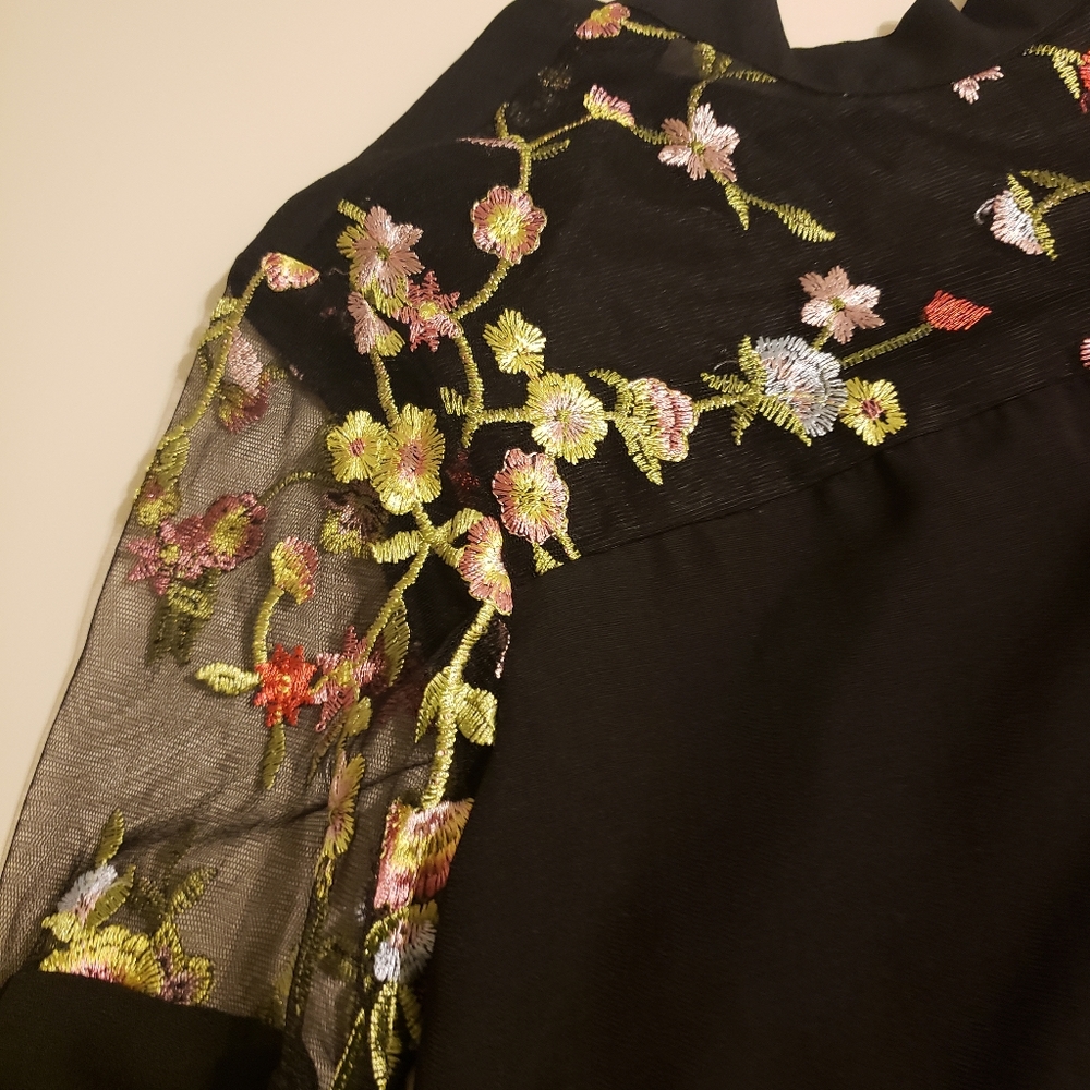Embroidered top - Picture 2 of 3